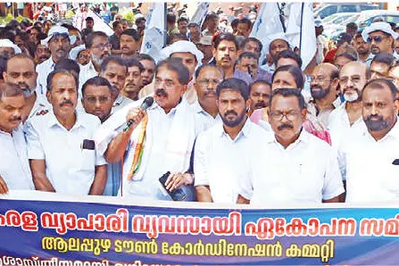 വഴിയോരക്കച്ചവടക്കാരെ പുനരധിവസിപ്പിക്കേണ്ടത് വ്യാപാരസ്ഥാപനങ്ങളുടെ വഴിയടച്ചല്ല -രാജു അപ്സര
