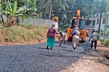 ഐവർകാല അംബുവിള-ഏഴാംമൈൽ പാതയിൽ ടാറിങ് തുടങ്ങി