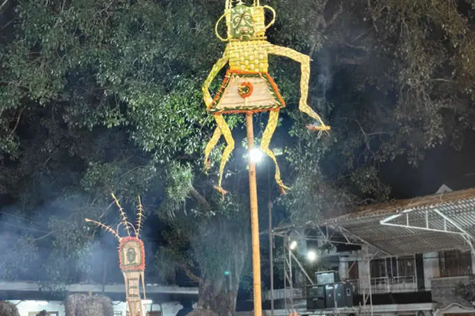 നീലംപേരൂർക്ക് പോകുവല്ലേ...
