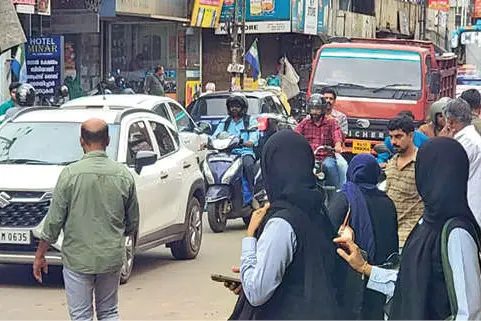 നിർമാണം തുടങ്ങിയിട്ട് ഏഴുമാസം; എങ്ങുമെത്താതെ മമ്പാട് അങ്ങാടി നവീകരണം