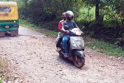 കൂവേരി-നാടുകാണി റോഡ് തകർന്നു