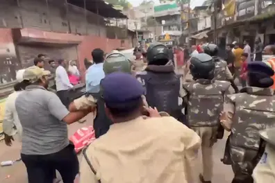Clash erupts between police and locals amid anti-encroachment drive in Indore