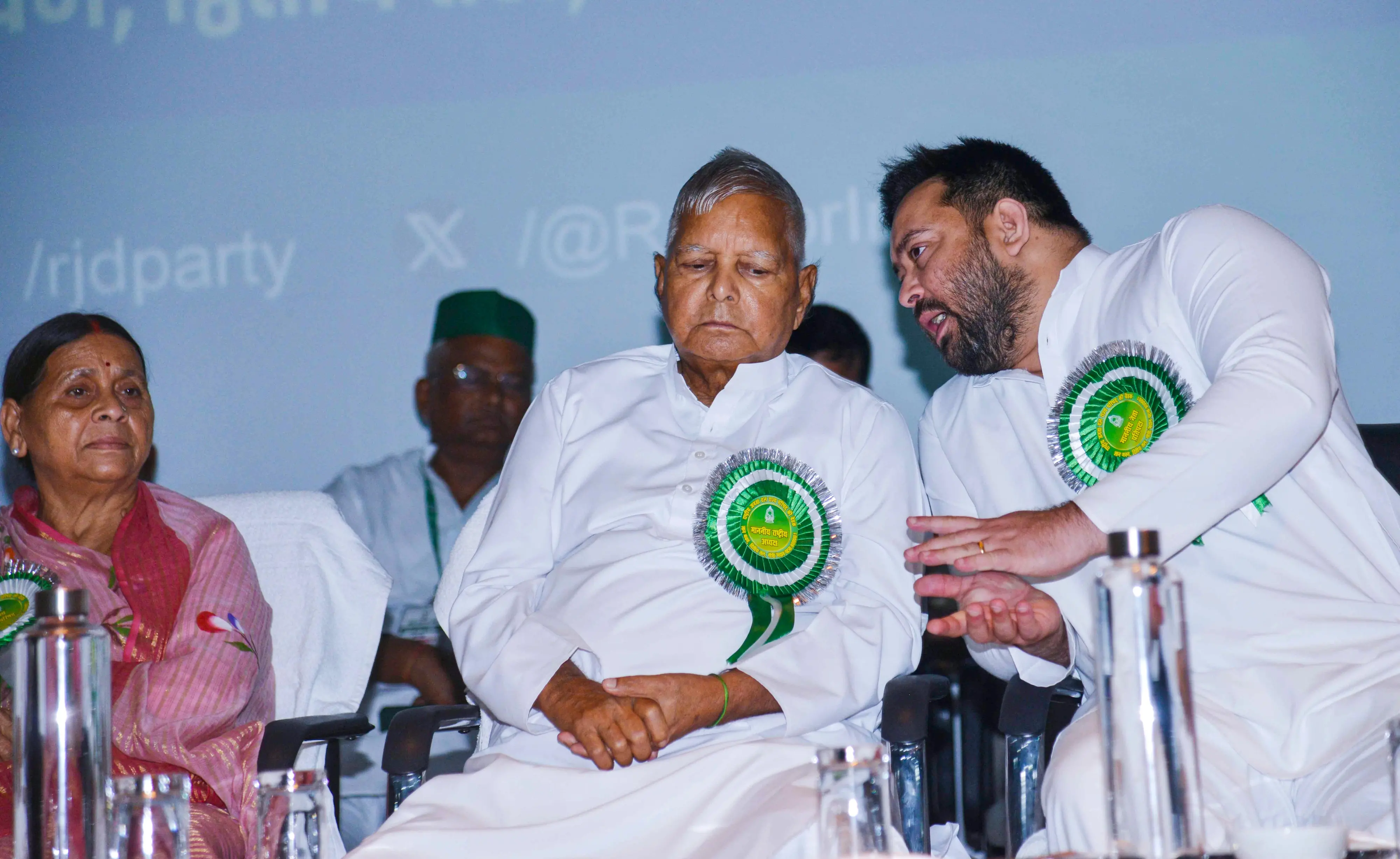 ലാലു പ്രസാദ് യാദവ്, തേജസ്വി യാദവ് | Photo: PTI