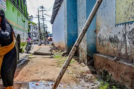 ജില്ലാ ജയിലിനുള്ളിൽനിന്ന് റോഡിലേക്ക് മാസങ്ങളായി മലിനജലം ഒഴുകുന്നു