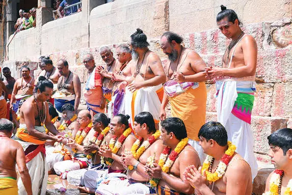 മധുരമീനാക്ഷിഅമ്മൻ ക്ഷേത്രത്തിൽ ശുദ്ധീകരണ സ്നാനം
