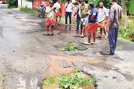 വെങ്ങന്നൂരിന്റെ സ്വൈര്യം കെടുത്തി ടോറസ് ലോറികൾ
