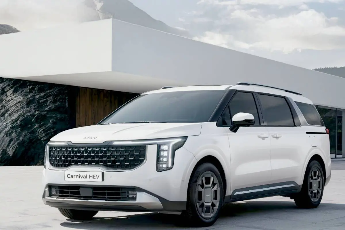 കിയ കാര്ണിവല് എച്ച്ഇവി | Photo: Kia Motors