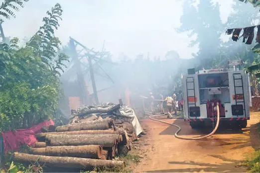 തൊഴിലുറപ്പ് തൊഴിലാളികൾ ചവർ കത്തിച്ചു; ഇഷ്ടികച്ചൂള കത്തിനശിച്ചു