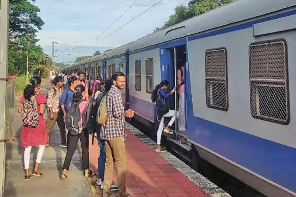 കാഞ്ഞിരമറ്റം റെയിൽവേ സ്റ്റേഷൻ നിലനിർത്താൻ വീണ്ടും പ്രതിഷേധങ്ങൾ