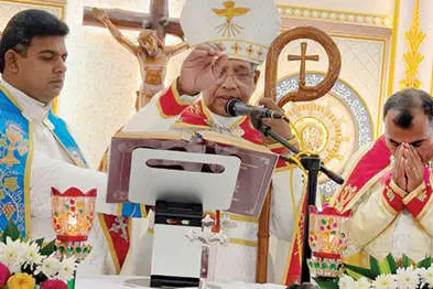 ഹോളിക്രോസ് സീനിയർഹോം നാടിന് സമർപ്പിച്ചു