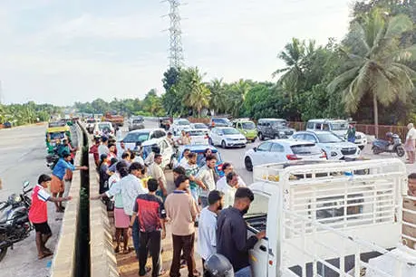 ചാലിങ്കാൽ ടോൾ പ്ലാസയിൽ നാല് വാഹനങ്ങൾ കൂട്ടിയിടിച്ചു; രണ്ടുപേർക്ക് പരിക്ക്