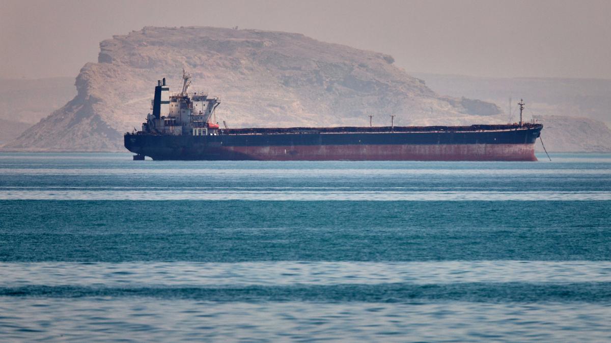 Iran, Oman agree on new Strait of Hormuz routes; Tehran sets conditions for reopening