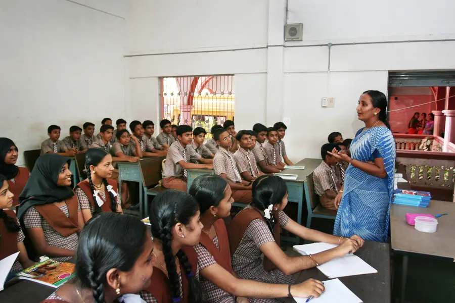 സ്കൂൾ അടിമുടി മാറും, അധ്യാപക യോഗ്യതയും; ഖാദർ കമ്മിറ്റി കരട് റിപ്പോർട്ടിൽ അഭിപ്രായം തേടി