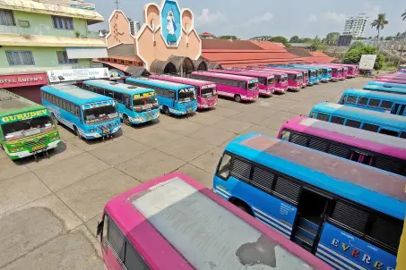 KSRTC ബോർഡ് വെച്ച് പ്രൈവറ്റ് ബസ് ഓടിച്ചോളൂ, ഇൻഷുറൻസ് അടയ്ക്കാം ഡ്രൈവറേയും തരാം; സർക്കാരിനോട് ഉടമകൾ
