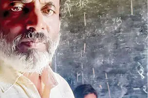 കാട്ടിനുള്ളിലെ ഒറ്റ വിളക്ക്