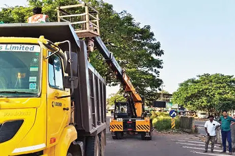 കൊളപ്പുറത്ത് റോഡിൽ ‘പ്രശ്നപരിഹാരം’ തുടങ്ങി