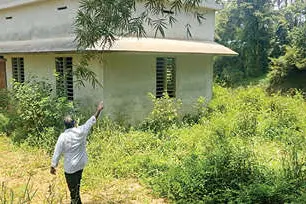 കർഷകരുടെ കണ്ണീരുവീണ് കമ്മനയിലെ പാടശേഖരം