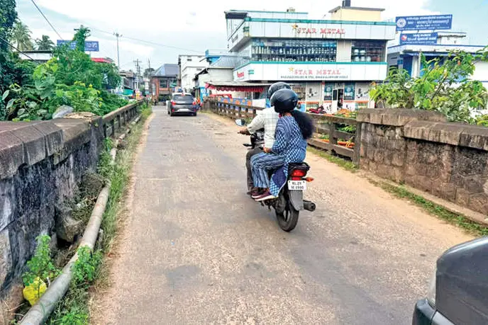 പുനർനിർമ്മാണത്തിനായി മാർക്കറ്റ് പാലം അടുത്താഴ്ച പൊളിച്ചുതുടങ്ങും