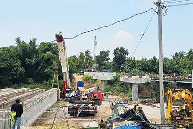 ഊട്ടറ പാലംനിർമാണം, തൂണുകൾക്ക് മുകളിൽ ഗർഡറുകൾ സ്ഥാപിച്ചുതുടങ്ങി