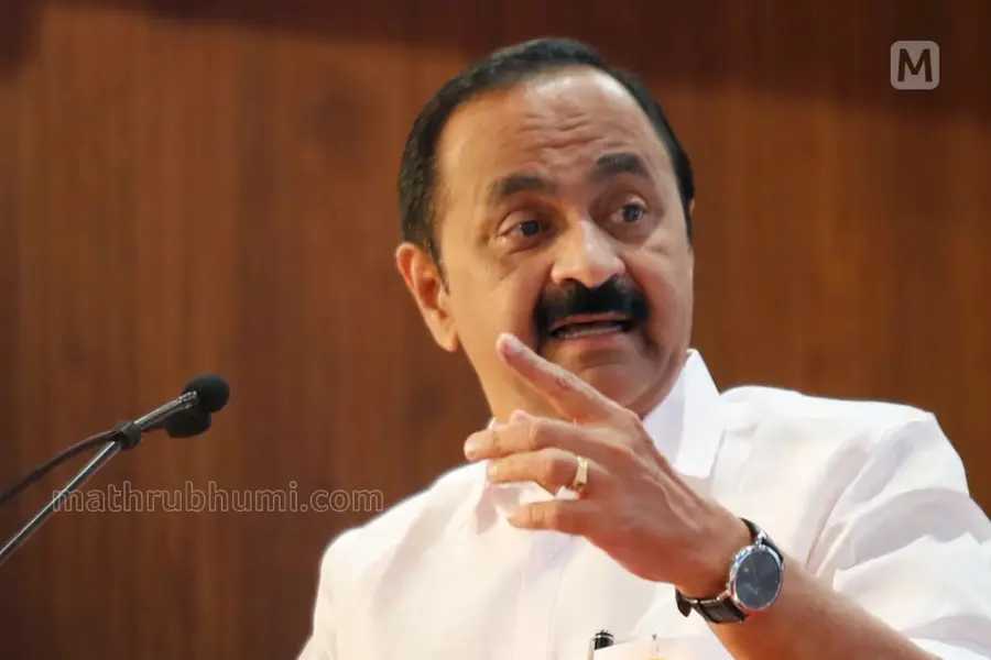 VD Satheesan Recalls School Days at Panangad VHSS Function