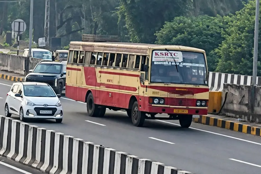 KSRTC Bus Reversing On Six Lane Highway Near Kottakkal