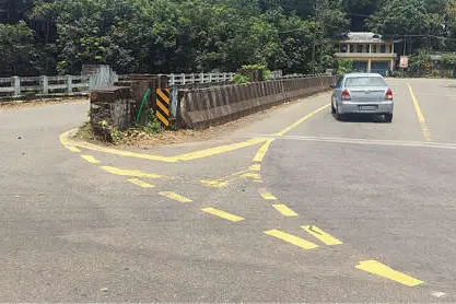 മൂലേപ്ലാവിൽ രണ്ട് പാലം; കടന്നുപോകാൻ വഴി പറയാമോ?