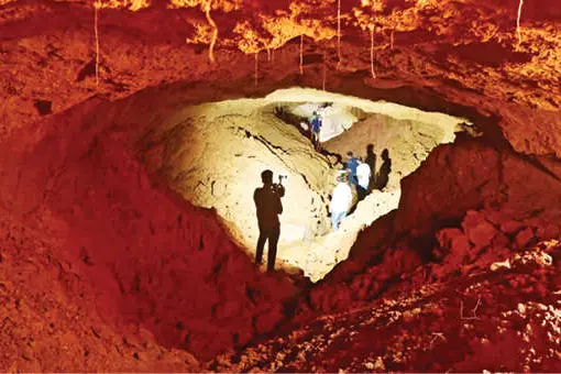 വീടിനടിയിലെ ഗുഹയ്ക്ക് 72 മീറ്റർ നീളവും അഞ്ചരമീറ്റർ വ്യാസവും