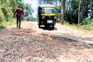 വാട്ടർ അതോറിറ്റി-പൊതുമരാമത്ത് വകുപ്പുകൾ തമ്മിൽ തർക്കം; അനുഭവിക്കുന്നത് നാട്ടുകാർ