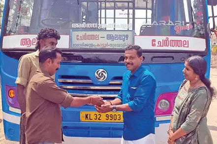 വിദ്യാർഥിനിക്കു നഷ്ടപ്പെട്ട സ്വർണമാല തിരികെക്കിട്ടി