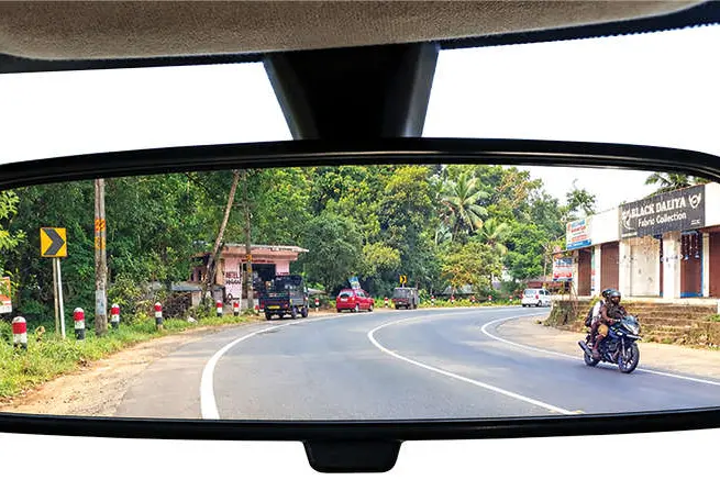 ശ്രദ്ധിക്കുക, കൊടുംവളവാണ്