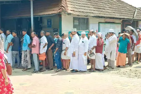 ഒ.പി.നിര റോഡ് വരെ