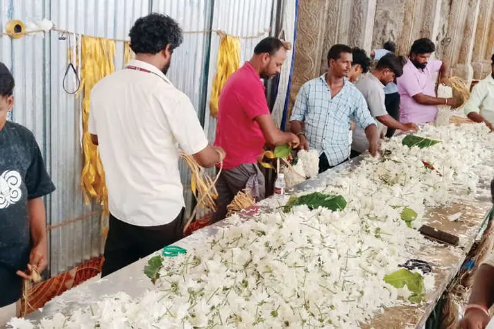 മധുരമീനാക്ഷി ക്ഷേത്രം കുംഭാഭിഷേകം; പ്രവേശനം 11,000 പേർക്ക്
