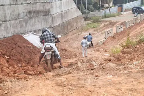 നിർമാണപ്രവൃത്തി നടക്കുന്നതിനാൽ കുന്ന്യോറമല ഭാഗത്ത് യാത്രാനിരോധനം