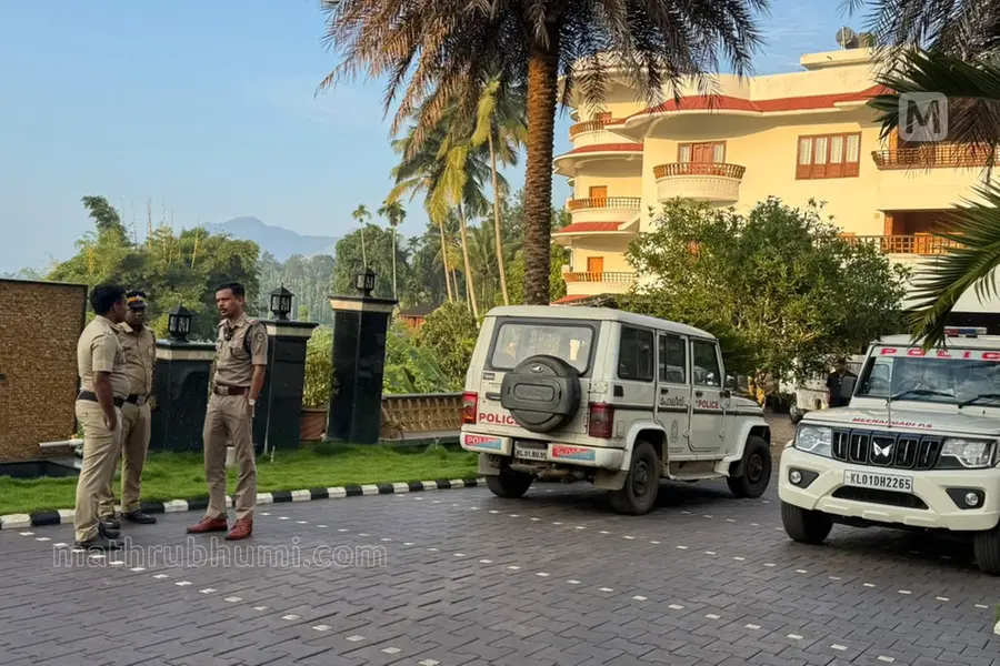 ആന്റോയുടെ വീട്ടിൽ വൻ മദ്യശേഖരം, പിടിച്ചത് 43 ലിറ്റർ വിദേശ മദ്യം