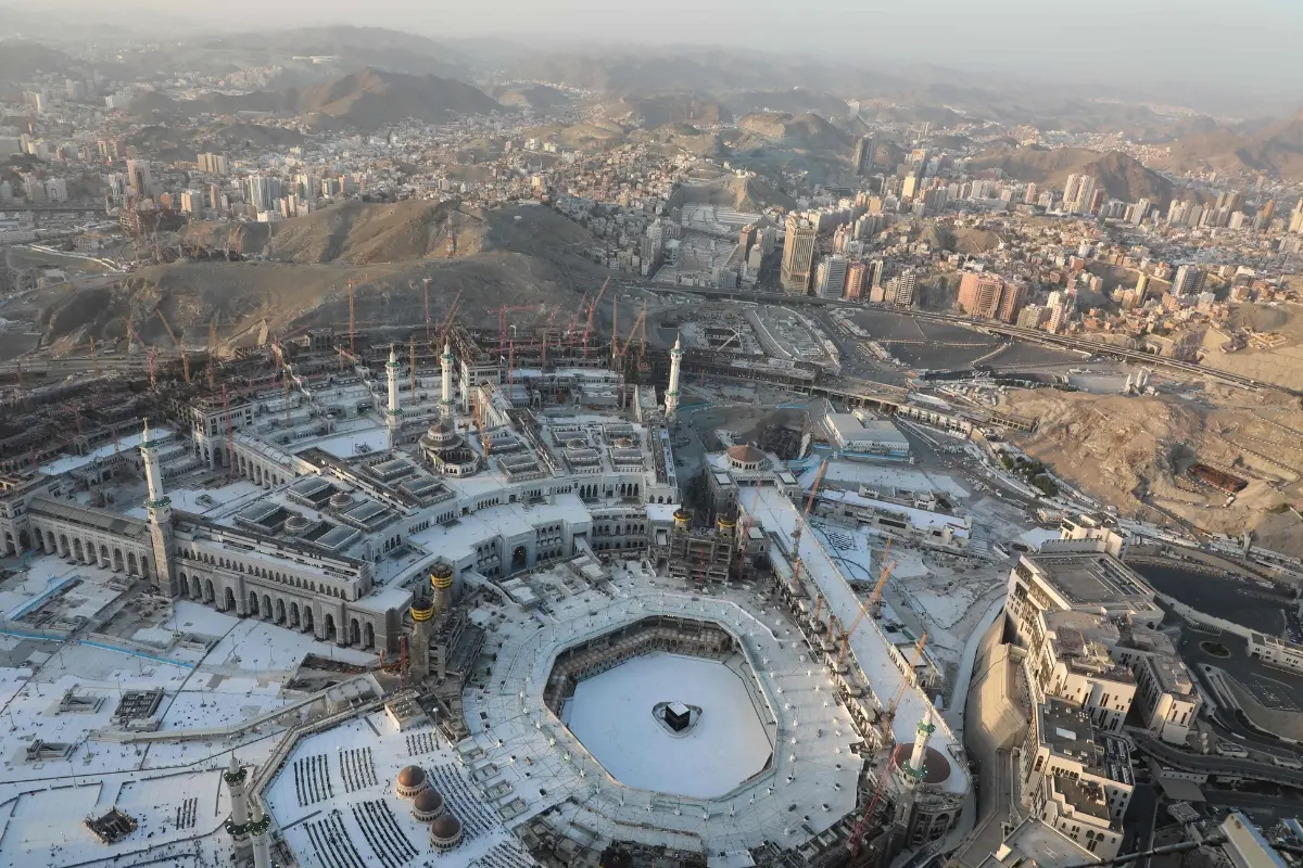 An aerial view showing an empty white-tiled area surrounding the Kaaba in Mecca's Grand Mosque. (Photo by Bandar ALDANDANI / AFP)