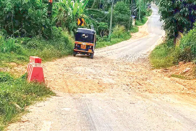 മണലി-മേച്ചിറ റോഡ് ഇങ്ങനെ തുടരണോ