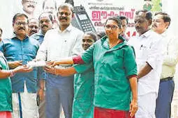 ഹരിതകർമസേനാംഗങ്ങൾക്ക് ഇ-പോസ് മെഷീനുകൾ വിതരണം ചെയ്തു