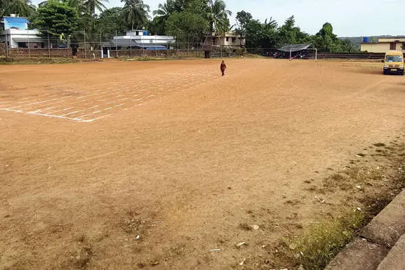 ഇങ്ങനെ മതിയോ നമ്മുടെ സ്റ്റേഡിയം