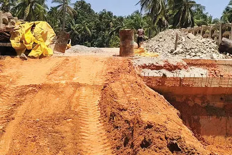 കൊയമ്പ്രത്ത്കണ്ടിക്കടവിൽ പാലമുയർന്നു; ഒരുഭാഗത്ത് റോഡായില്ല