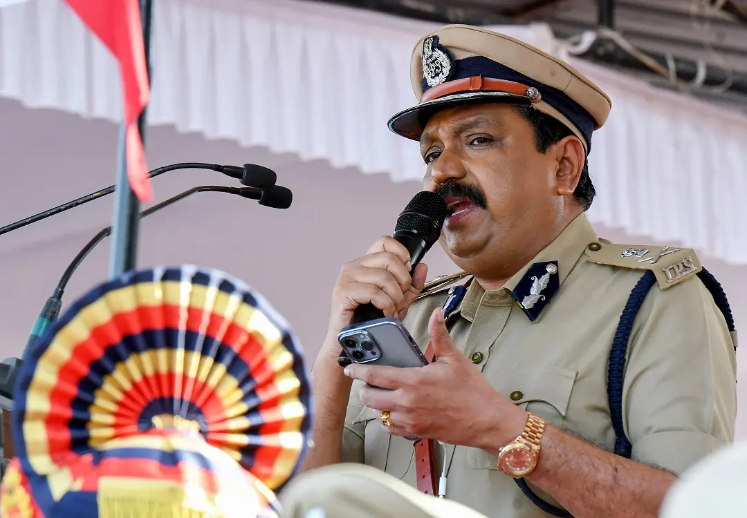 Outgoing Kerala DGP Tomin J. Thachankary sings a song during his farewell ceremony | Photo: PTI