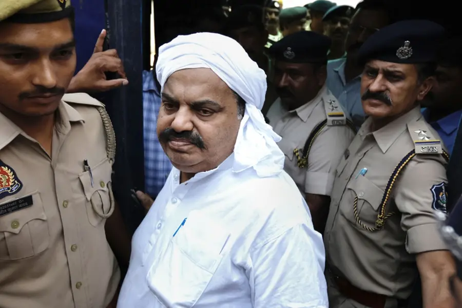 അതീഖ് അഹ്‌മദിൽനിന്ന് പിടിച്ചെടുത്ത ഭൂമിയിൽ നിർമിച്ച ഫ്‌ളാറ്റിൽ പ്രധാനമന്ത്രിയുടെ ജന്മദിനാഘോഷം, രാഷ്ട്രീയ വിവാദം