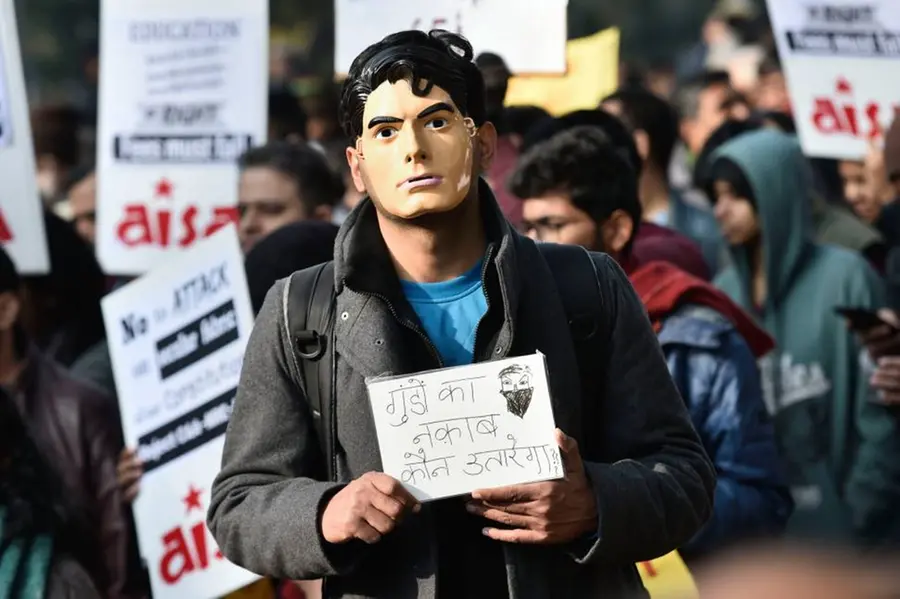 ക്യാമ്പസുകളിൽ സർക്കാരിന്റെയും പൊലീസിന്റെയും ഇടപെടൽ വർധിക്കുന്നു: അന്താരാഷ്ട്ര പഠന റിപ്പോർട്ട്