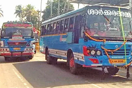 അമിതവേഗവും അശ്രദ്ധയും അപകടം വിളിച്ചുവരുത്തുന്നു