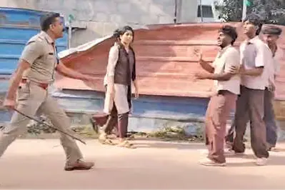 പിരപ്പൻകോട് സ്കൂളിൽ സംഘർഷം വിദ്യാർഥികളെ പോലീസ് ലാത്തികൊണ്ടടിച്ചു