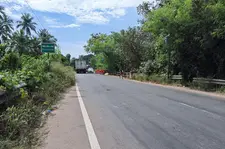 കണ്ണപുരം പാലം അപ്രോച്ച് റോഡിൽ ഗർത്തം രൂപപ്പെടുന്നു. വാഹനയാത്ര ഭീഷണിയിൽ