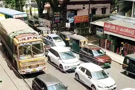 അങ്കമാലിയിലെ ഗതാഗത പരിഷ്കാരം പാളി