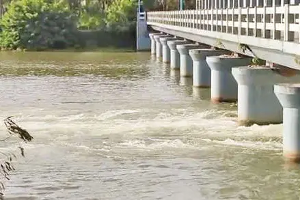 തണ്ണീർക്കായലിലെ വെള്ളക്കെട്ട്: ഇടിയഞ്ചിറ ഷട്ടറുകൾ തുറന്നു