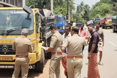 രേഖകളില്ലാതെ കരിങ്കല്ല് കടത്ത്; തൃത്താലയിൽ 12 ലോറികൾ പിടികൂടി