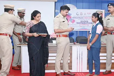 ഓൺലൈൻ ചതിക്കുഴികളിൽനിന്ന് കുട്ടികൾക്ക് രക്ഷാകവചവുമായി പോലീസിന്റെ ‘കിഡ് ഗ്ലൗ’