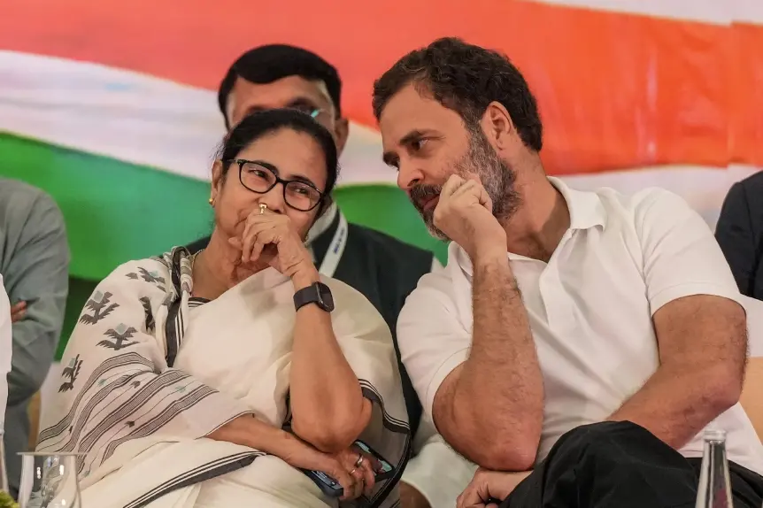 നന്ദിഗ്രാമിലെ അപ്രതീക്ഷിത ട്വിസ്റ്റ്; കോൺഗ്രസിന് പിന്തുണ പ്രഖ്യാപിച്ച് മമത,’ഞങ്ങൾ ഒരുമിച്ചാണ്’
